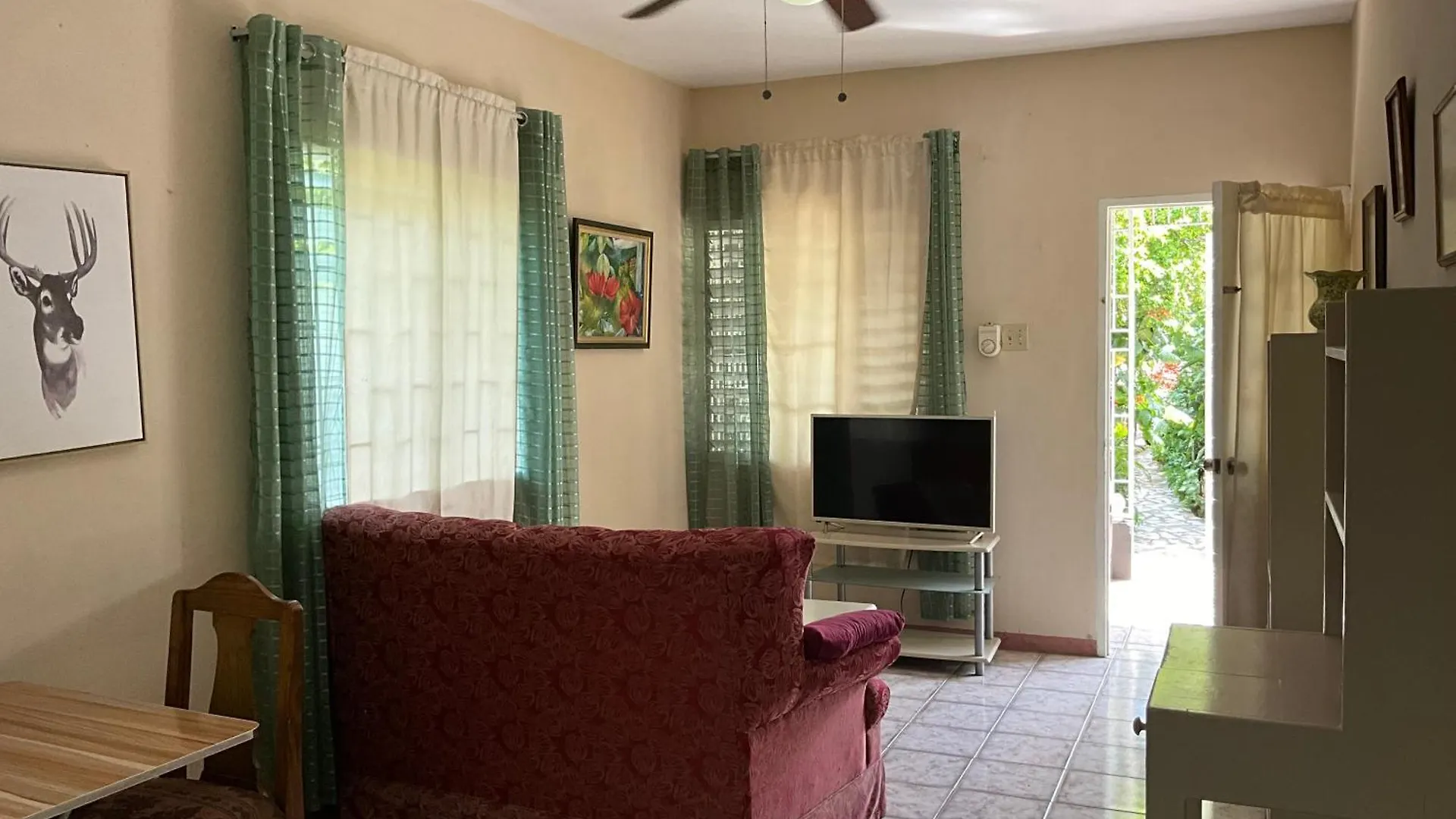 1 Bed Flat At Coconut Villa Spanish Town