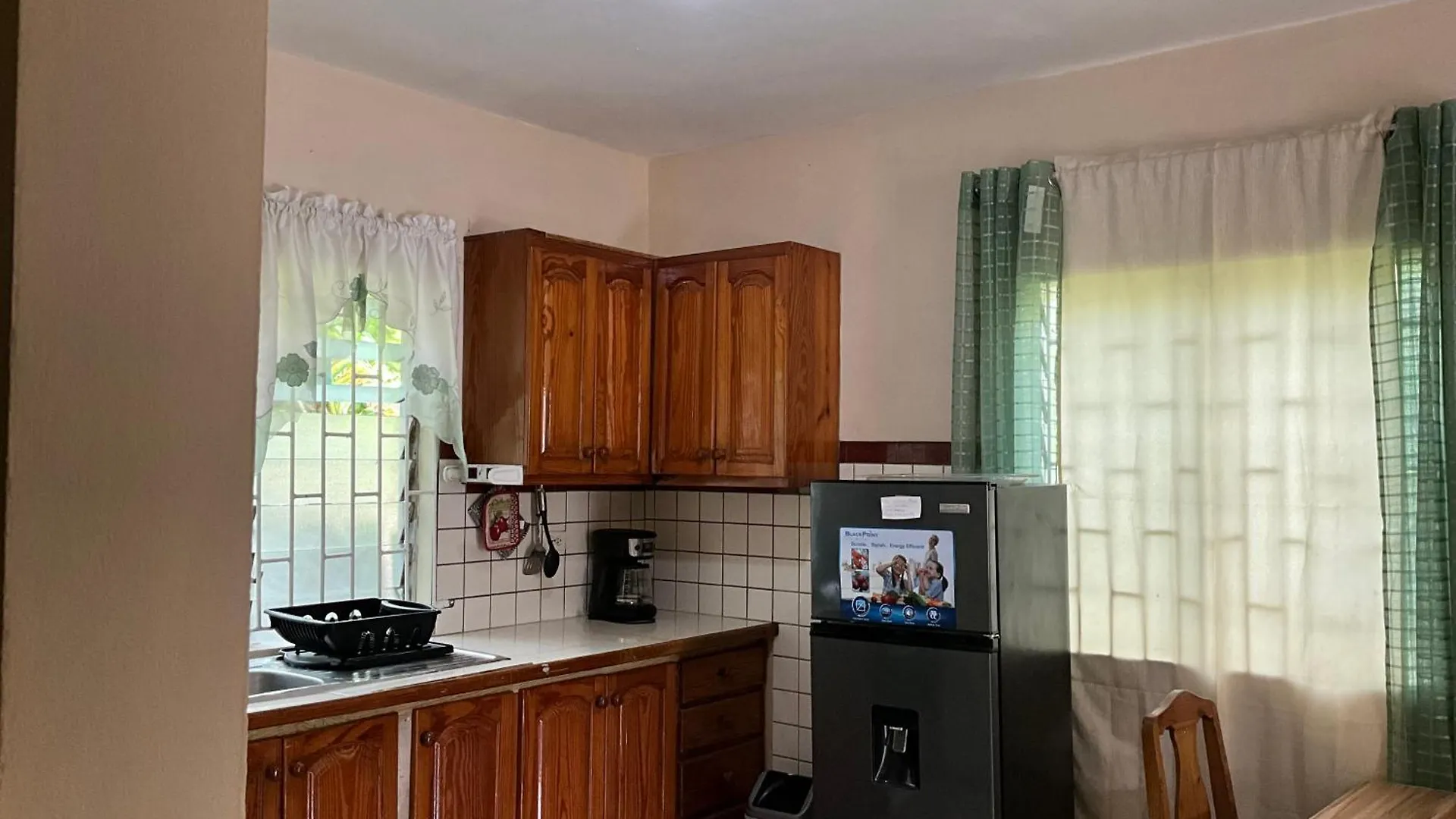 アパート 1 Bed Flat At Coconut Villa Spanish Town ジャマイカ