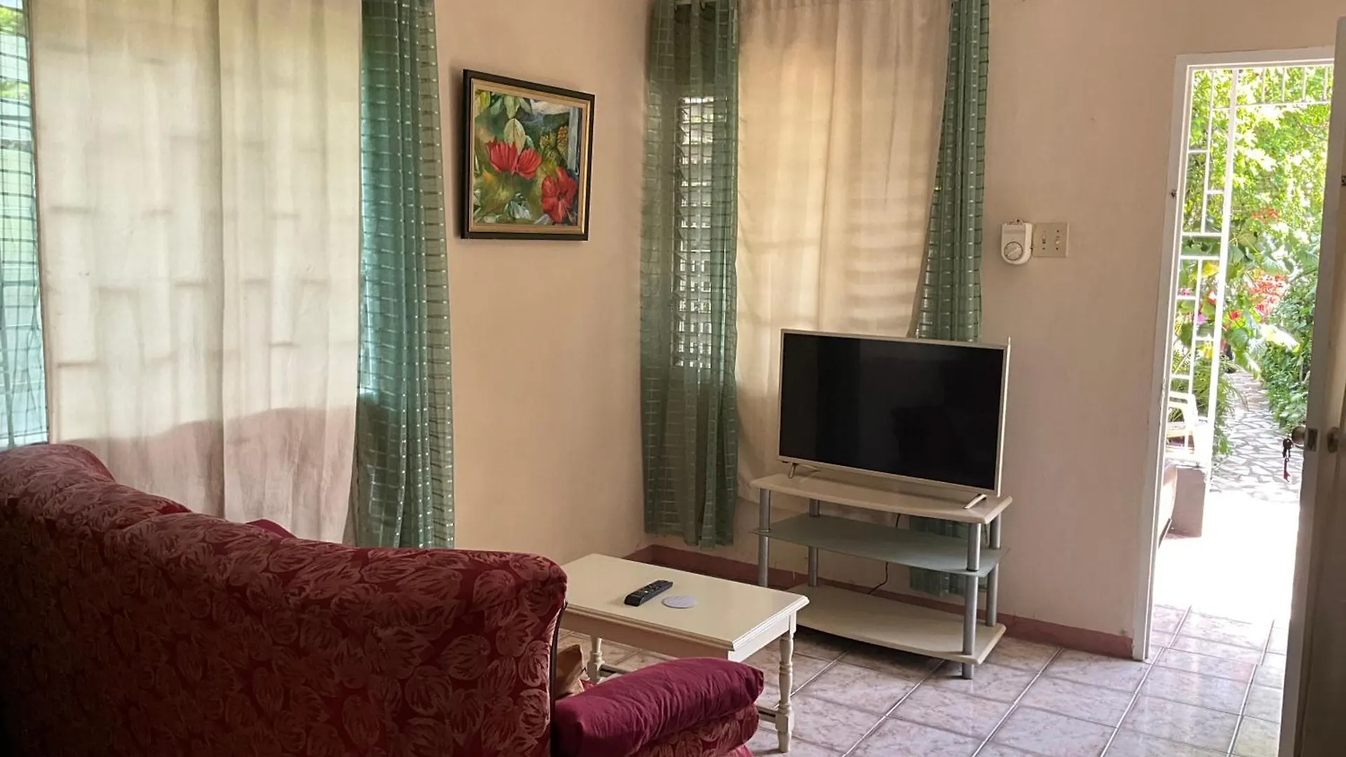 1 Bed Flat At Coconut Villa Spanish Town